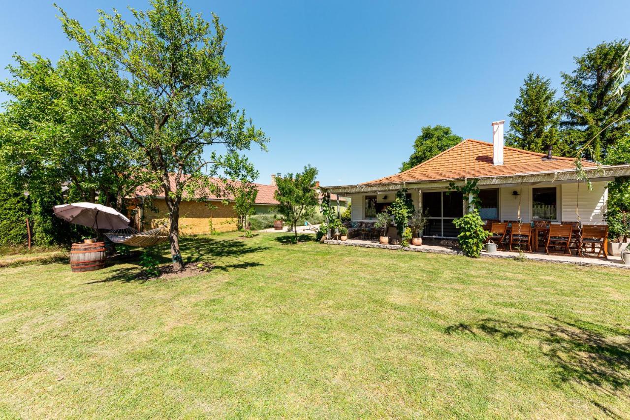 Berrybay Holidayhome Balatonkeresztur Exterior photo